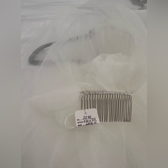 Lace Bridal Gown​ - Picture 6 of 7